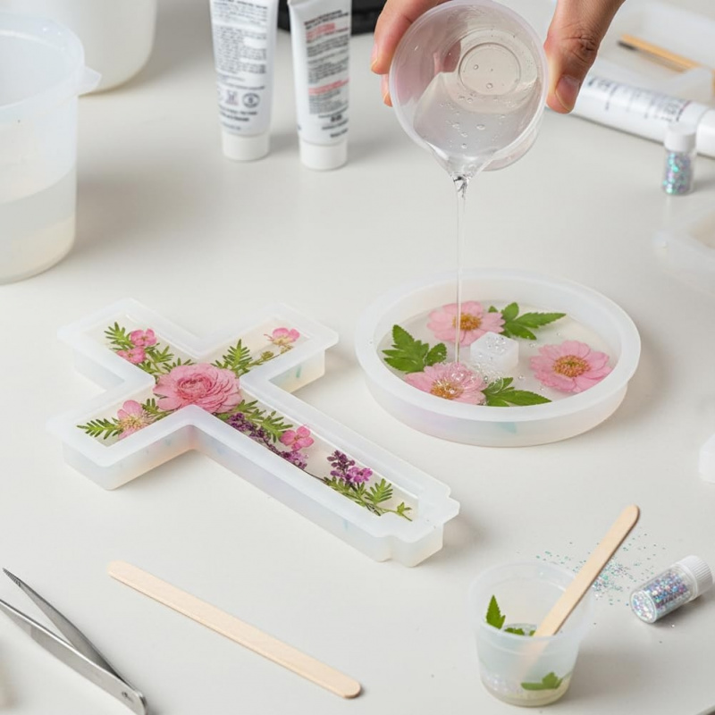 Twee siliconenvormen met een b - Candle Making Tutorial recensie en prijs
